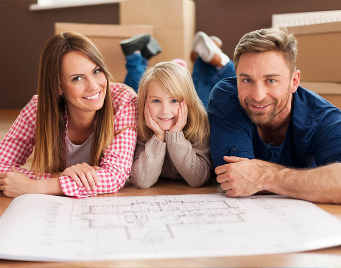 Privater Umzug – Familie mit Grundriss